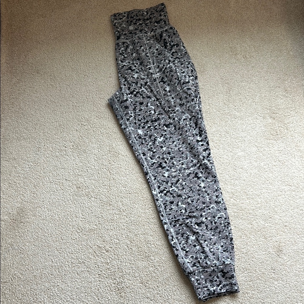 Gray Patterned High-Waisted Pants - image 1